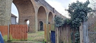 Plus de détails pour 94 Angel Rd, Thames Ditton - Industriel à louer