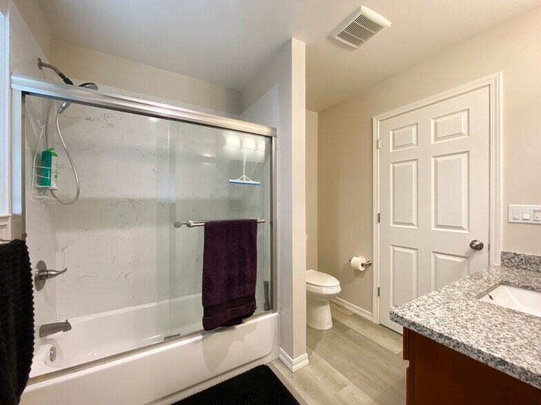 575-579 Racquet Way, Diamond Springs, CA à vendre - Photo intérieure - Image 3 de 12