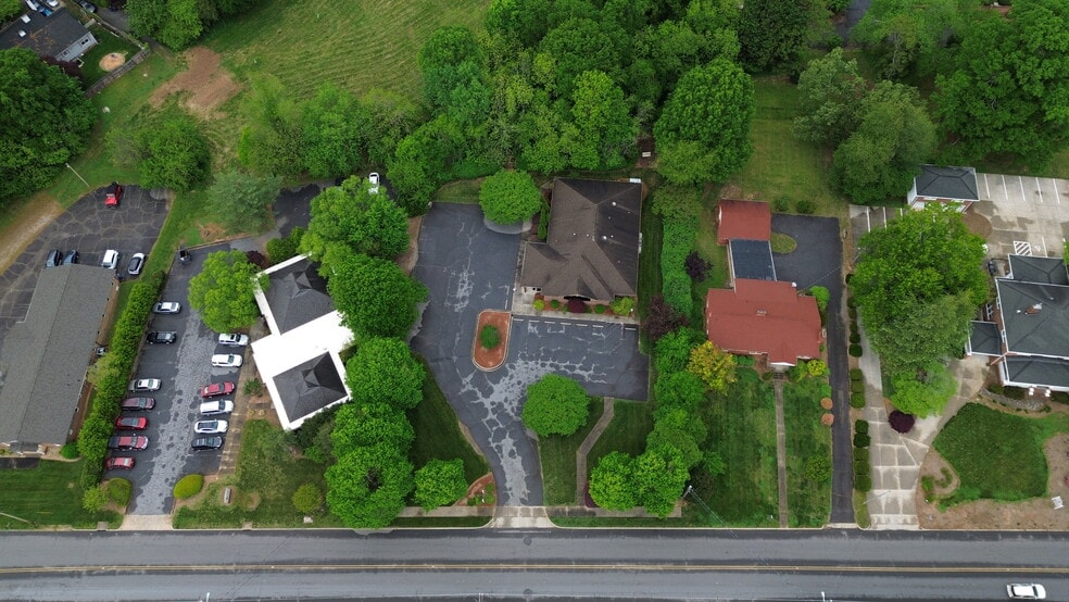 1217 Davie Ave, Statesville, NC à vendre - Photo du bâtiment - Image 3 de 22