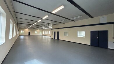 Oak Dr, Hartlebury for lease Interior Photo- Image 2 of 4