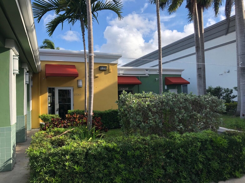 2730-2736 Hollywood Blvd, Hollywood, FL for lease - Building Photo - Image 2 of 3