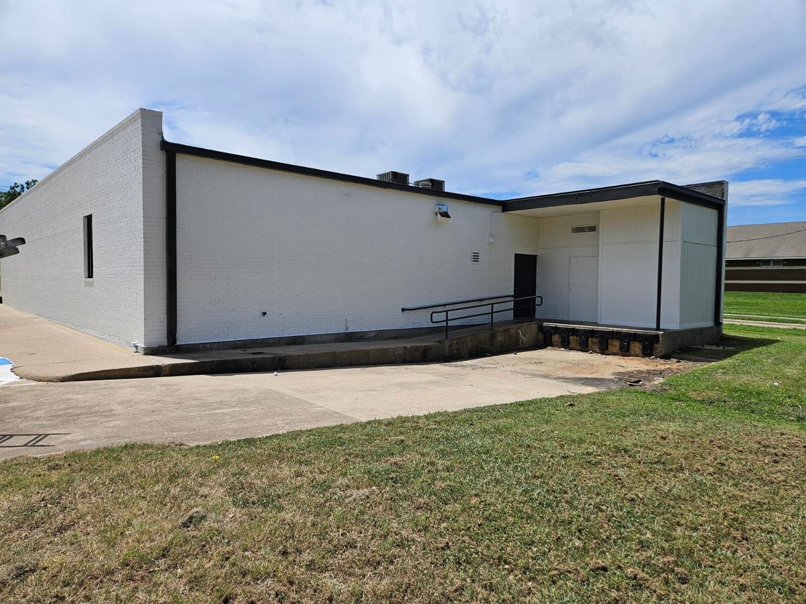 300 N Broadway St, Joshua, TX for lease Building Photo- Image 1 of 1