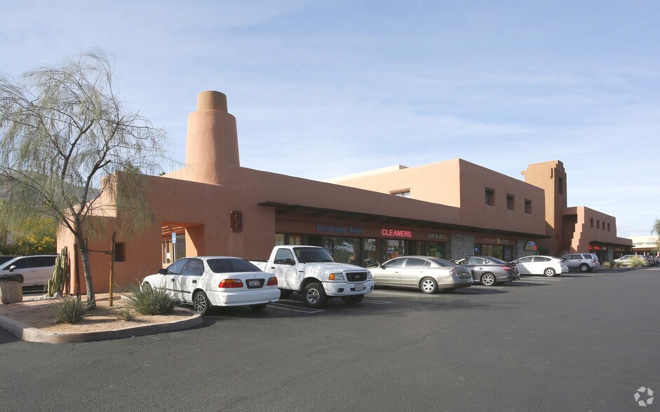 555 S Sunrise Way, Palm Springs, CA à vendre - Photo du bâtiment - Image 3 de 24