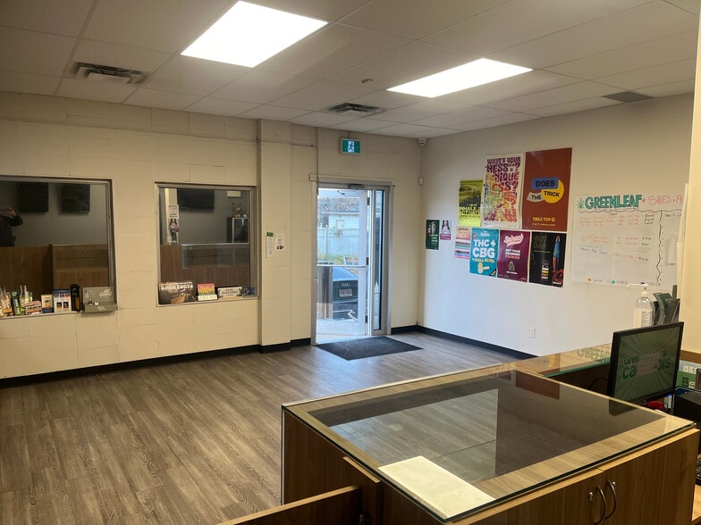 12046 Fort Rd NW, Edmonton, AB for lease - Interior Photo - Image 3 of 36