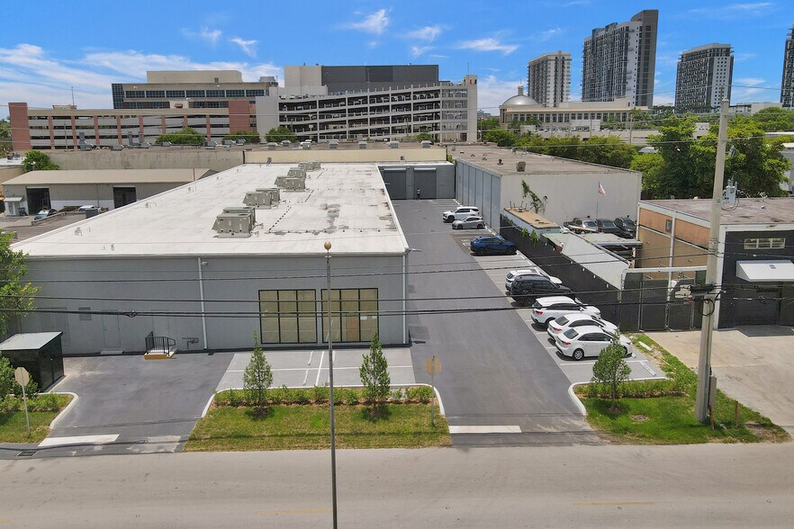 8368-8388 NW 56th St, Miami, FL à louer - Photo du bâtiment - Image 2 de 13