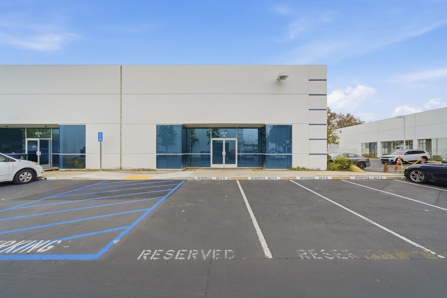 3512 Lake Center Dr, Santa Ana, CA for sale - Building Photo - Image 2 of 5