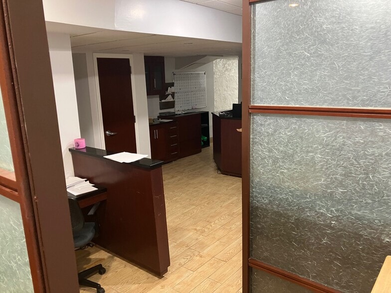 2430 Tratman Ave, Bronx, NY for lease - Interior Photo - Image 3 of 12