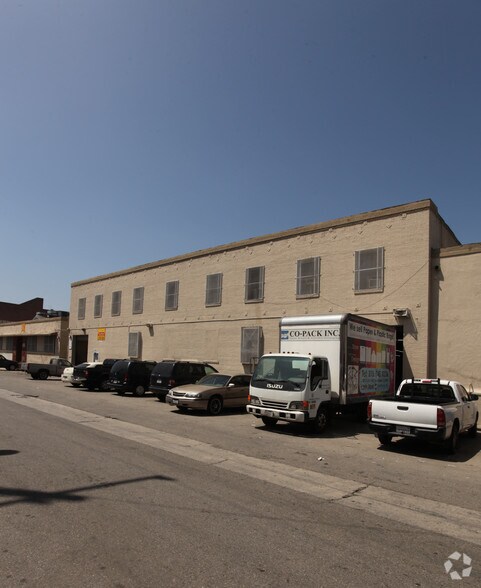 651 E 61st St, Los Angeles, CA à vendre - Photo du bâtiment - Image 3 de 3