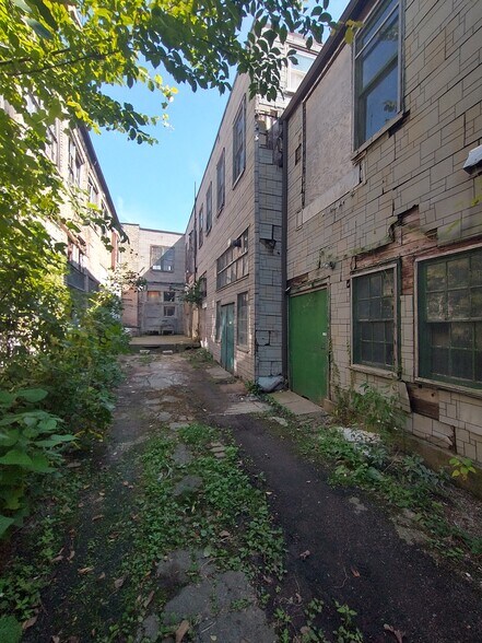 2251 Troy St, Chicago, IL à vendre - Photo du bâtiment - Image 2 de 13