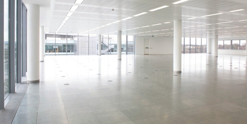 3 Beehive Ring Rd, Gatwick à louer - Photo intérieure - Image 2 de 7