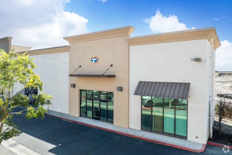 630-632 Commerce Ct, Manteca, CA for lease - Primary Photo - Image 1 of 3