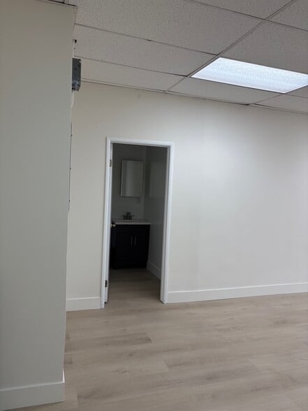 1296-1296 S La Brea Ave, Los Angeles, CA for lease - Interior Photo - Image 3 of 12