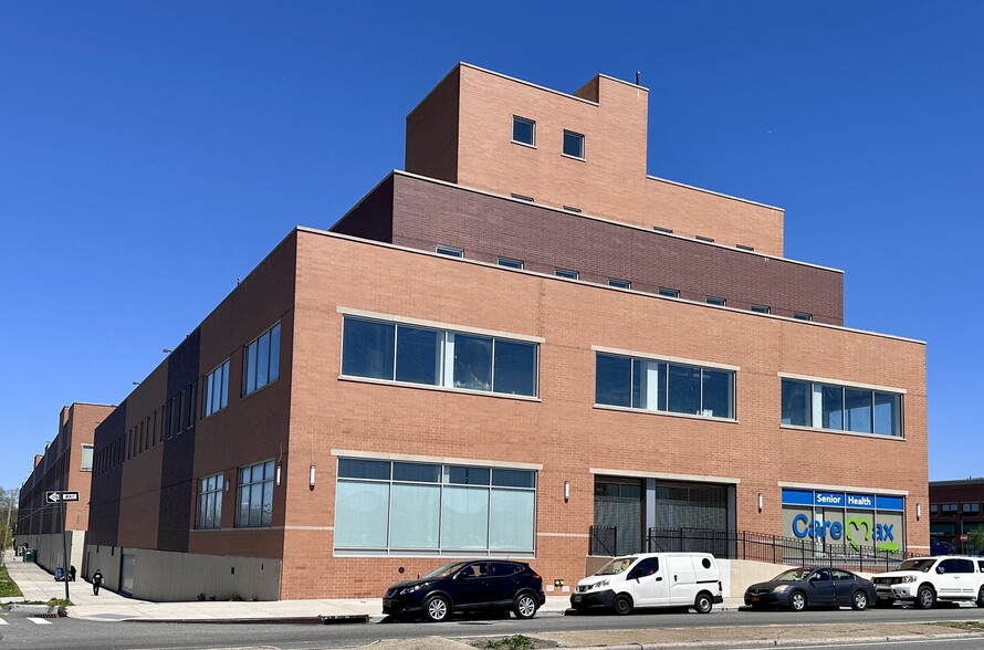 Office in Howard Beach, NY for lease - Primary Photo - Image 1 of 13