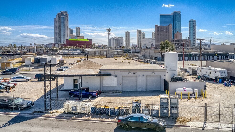 2300 Western Ave, Las Vegas, NV à louer - Photo du bâtiment - Image 3 de 12