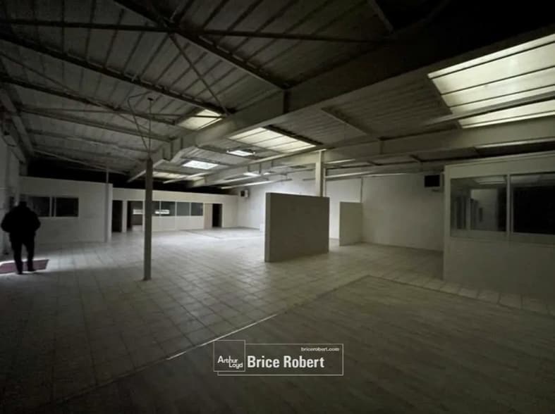 41 Rue Louis Pradel, Corbas for lease - Interior Photo - Image 3 of 7