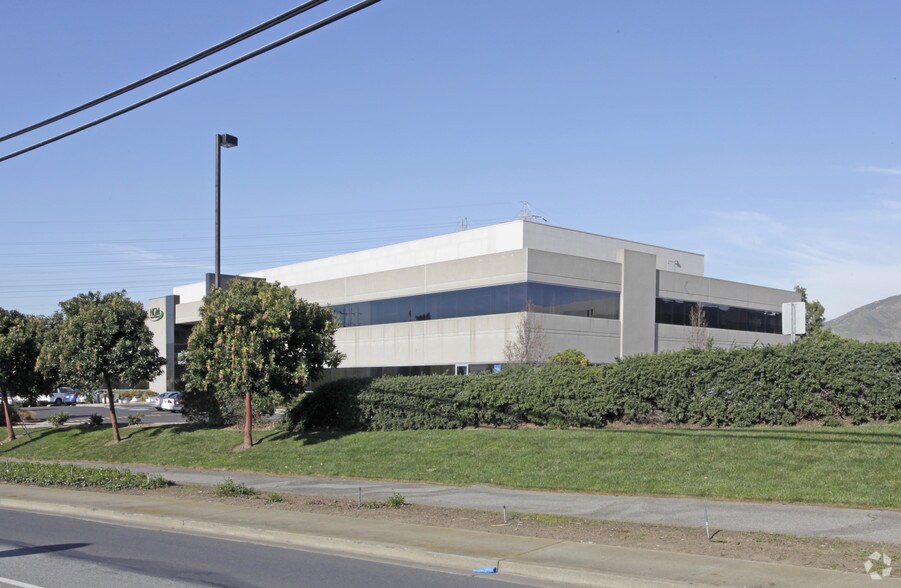 630 Gateway Blvd, South San Francisco, CA for lease - Building Photo - Image 3 of 5