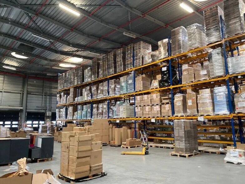 Industrial in Gennevilliers for lease - Interior Photo - Image 2 of 6
