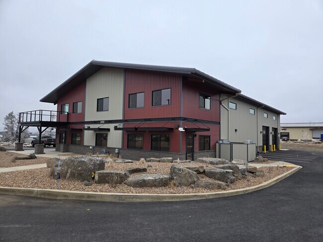 Plus de détails pour 2450 6th St, Redmond, OR - Industriel à louer