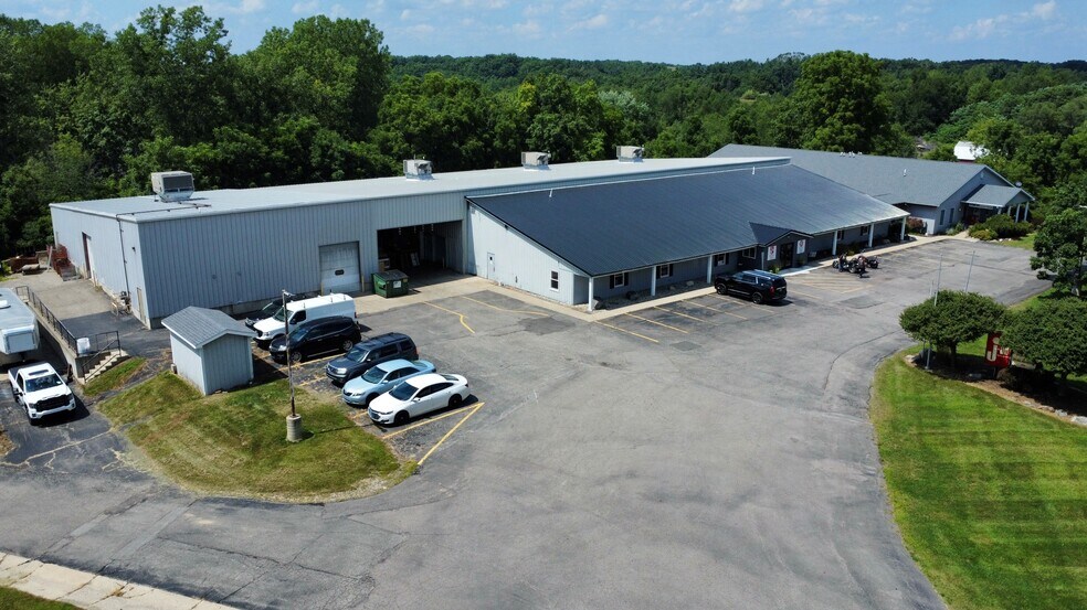 1351 N M 43 Hwy, Hastings, MI à vendre - Photo du bâtiment - Image 3 de 15