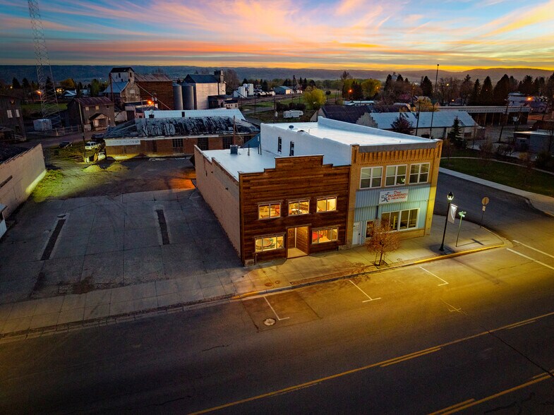 417 Main St, Ashton, ID à vendre - Photo du bâtiment - Image 2 de 85