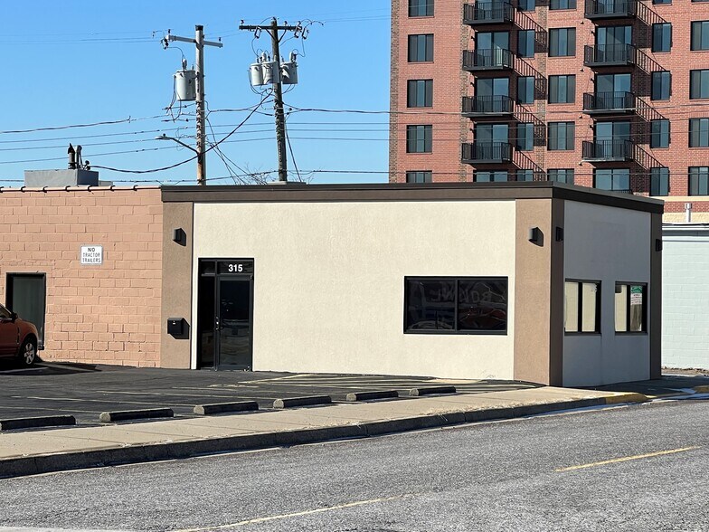 315 E 18th Ave, North Kansas City, MO for lease - Building Photo - Image 1 of 3