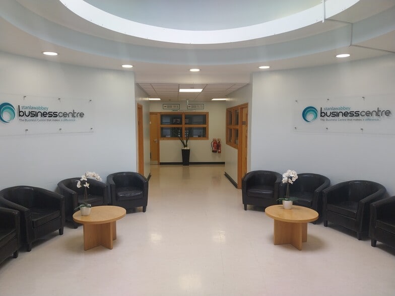 Dover Dr, Ellesmere Port à louer - Photo du bâtiment - Image 2 de 8