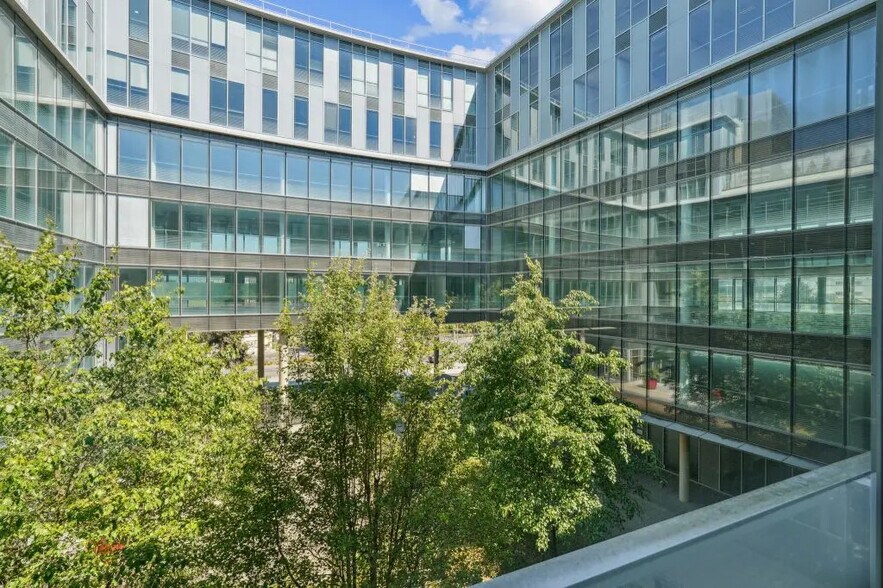 11-19 Rue Ernest Renan, Nanterre for lease - Building Photo - Image 2 of 6