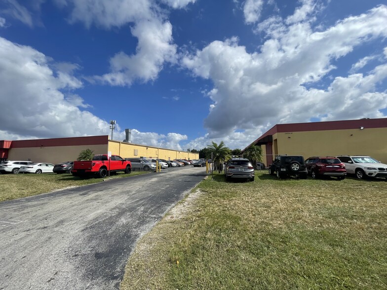 13815-13831 SW 139th Ct, Miami, FL for lease - Building Photo - Image 2 of 9