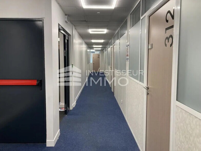 Office in Rueil-Malmaison for sale - Interior Photo - Image 3 of 4