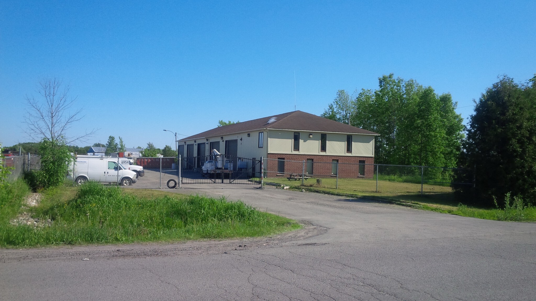 6954 Mckeown Dr, Ottawa, ON for sale Primary Photo- Image 1 of 1