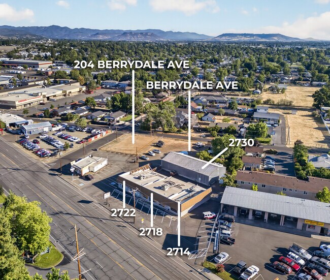 More details for 2714 N Pacific Hwy, Medford, OR - Retail for Sale