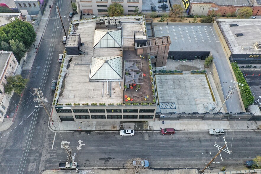 671 Mill St, Los Angeles, CA à louer - Photo du bâtiment - Image 2 de 4