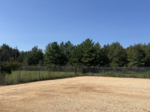 1200-1211 Champion Way, Longview, TX for lease Interior Photo- Image 2 of 3