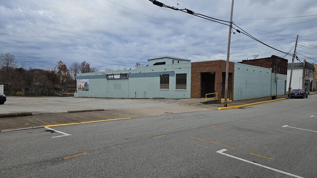 Plus de détails pour 131 E 1st Ave, Derry, PA - Local d'activités à louer