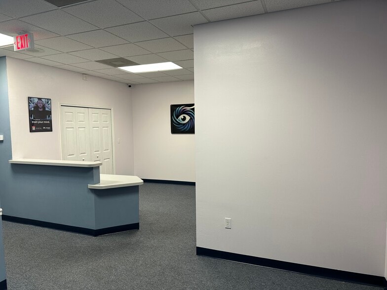 214 Pasadena Ave S, Saint Petersburg, FL for lease - Interior Photo - Image 3 of 18