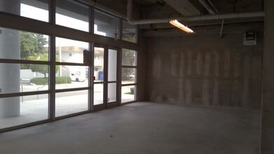 201 NW 37th Ave, Miami, FL for lease Building Photo- Image 2 of 4