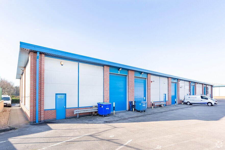 Bettys Ln, Norton Canes à louer - Photo du bâtiment - Image 2 de 4