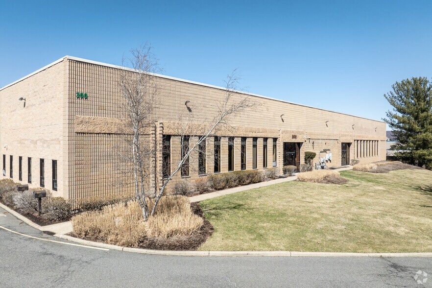 300 Corporate Dr, Mahwah, NJ à louer - Photo principale - Image 1 de 7
