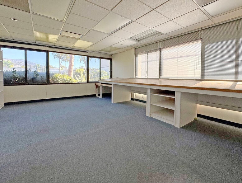 1027 Cindy Ln, Carpinteria, CA à louer - Photo intérieure - Image 2 de 8