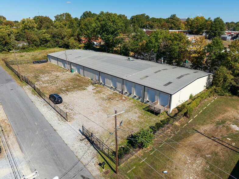 501 Ennis St, High Point, NC à vendre - Photo du bâtiment - Image 2 de 10