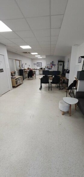 67 Route De Paris, Tassin-la-Demi-Lune for lease - Interior Photo - Image 3 of 10