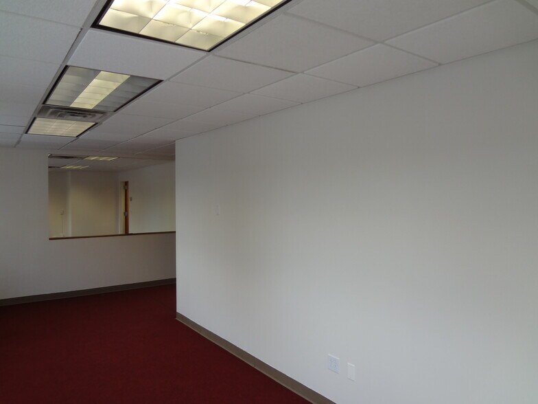 77 Lafayette Ave, White Plains, NY à louer - Photo intérieure - Image 2 de 18