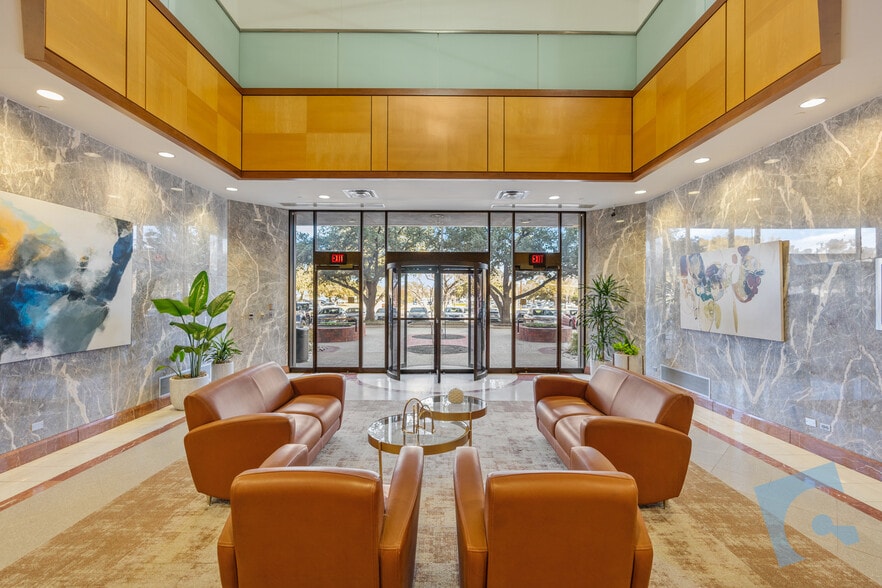 1130 E Arapaho Rd, Richardson, TX for lease - Interior Photo - Image 2 of 19