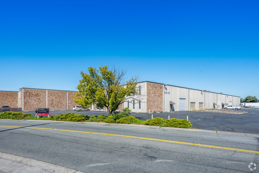 3301-3325 Orange Grove Ave, North Hghlds, North Highlands, CA à louer - Photo du bâtiment - Image 1 de 7