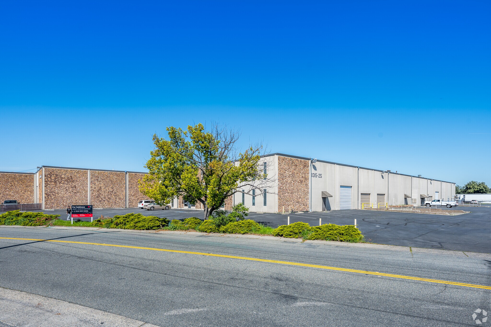 3301-3325 Orange Grove Ave, North Hghlds, North Highlands, CA à louer Photo du bâtiment- Image 1 de 8