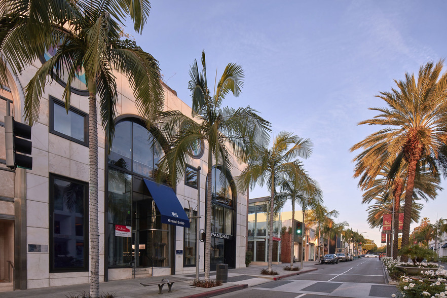 421-443 N Rodeo Dr, Beverly Hills, CA à louer - Photo du bâtiment - Image 3 de 29