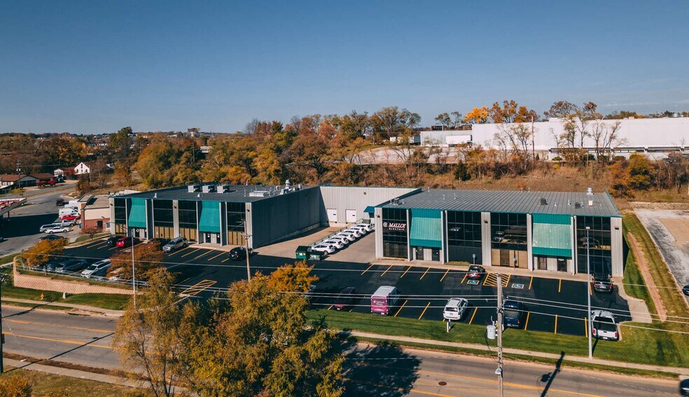 5810-5852 F St, Omaha, NE à louer - Photo du bâtiment - Image 2 de 6
