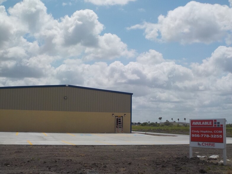 1306 Industrial Way, Harlingen, TX for lease - Primary Photo - Image 1 of 18