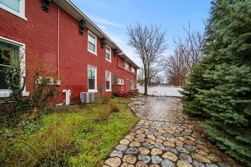 55 E Main St, North East, PA à vendre - Photo du bâtiment - Image 3 de 81