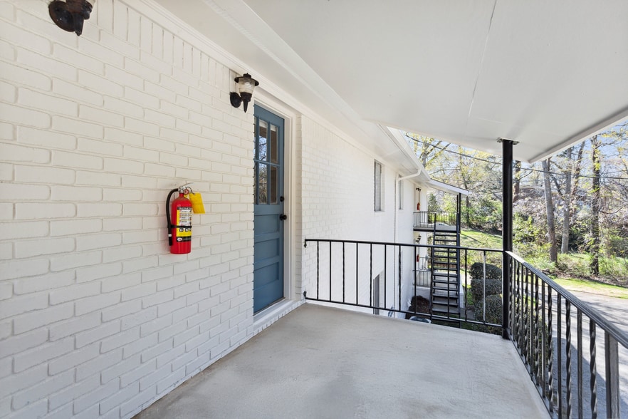 Jackson Street Apartments portfolio of 3 properties for sale on LoopNet.ca - Building Photo - Image 3 of 19